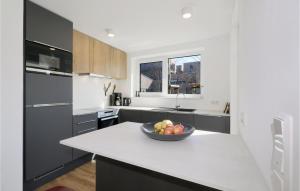 Η κουζίνα ή μικρή κουζίνα στο Awesome Home In Lembruchdümmer See