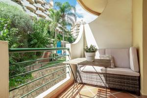 A balcony or terrace at SAT2 - Modern 2 bedroom apartment with ocean view