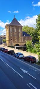 a row of cars parked in front of a building at Appartement d'Hippolyte - Vue musée Rimbaud in Charleville-Mézières