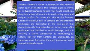 um sinal num jardim com flores azuis em Santana, Flowers's House em Santana