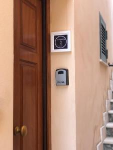 a door with a toaster on the side of a wall at Terrazza 81 in Porto Santo Stefano