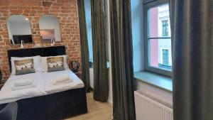 Łóżko lub łóżka w pokoju w obiekcie Apartamenty KB Toruń