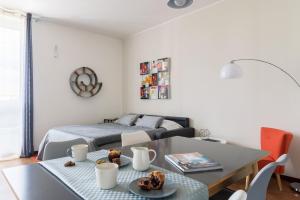 Posteľ alebo postele v izbe v ubytovaní JOIVY Superb Flat with Home Office