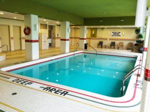 a large swimming pool in a hotel lobby at The Oakes Hotel Overlooking the Falls in Niagara Falls