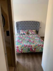 Postel nebo postele na pokoji v ubytování Belle suite parentale + 3 fotografie