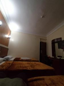 Postel nebo postele na pokoji v ubytování New Saint Catherine Hotel