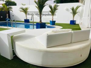 Bazén v ubytovaní Olivia Holidayhouse Maspalomas alebo v jeho blízkosti