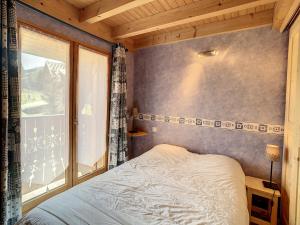 Chalet La Toussuire, 4 pièces, 10 personnes - FR-1-417-9にあるベッド