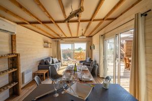 a dining room with a long table and chairs at Viglamo Domaine Presqu'île de La Franqui in Leucate