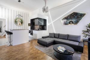 Istumisnurk majutusasutuses Galaxy Cube Apartment