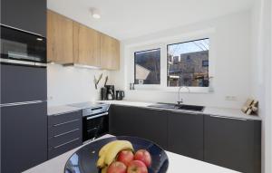 Η κουζίνα ή μικρή κουζίνα στο Lovely Home In Lembruchdümmer See