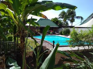 The swimming pool at or close to Gite bagatelle classé 2 étoiles