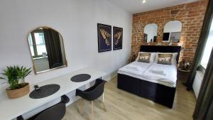 Łóżko lub łóżka w pokoju w obiekcie Apartamenty KB Toruń