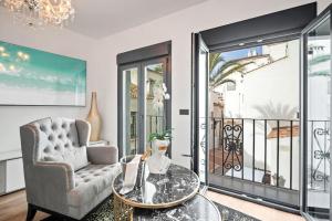 Posezení v ubytování Puerto Banus luxurious apartment in the heart of the port