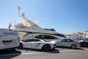 Fotografie z fotogalerie ubytování Puerto Banus luxurious apartment in the heart of the port v destinaci Marbella