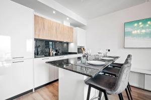 Kuchyň nebo kuchyňský kout v ubytování Puerto Banus luxurious apartment in the heart of the port
