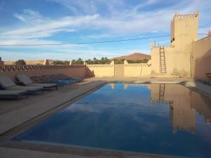 Bazén v ubytování Hotel Riad Oasis nebo v jeho okolí