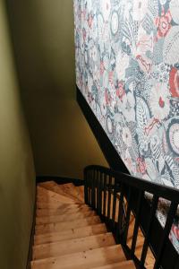 a stairway with a curtain and a stair case at Avenue Ferry in Libourne