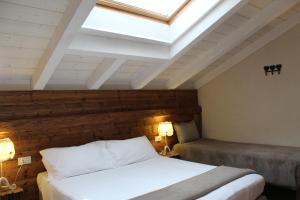 a bedroom with a bed and a skylight at La Vita in Campagna in Villa di Tirano