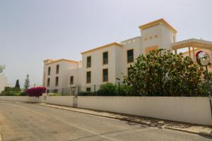 a row of houses on the side of a street at Apartamento Sea Shell in Albufeira