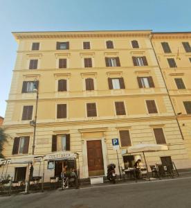 ローマにあるカーサ トッティの黄色の建物