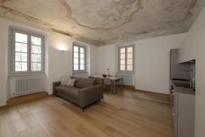 a living room with a couch and a tv at Palazzo Riccamboni in Riva del Garda