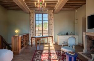 Televízia a/alebo spoločenská miestnosť v ubytovaní La Borde en Sologne Château & Spa