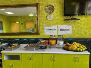 a counter in a kitchen with a plate of fruit at Hotel Argentina in Aguascalientes