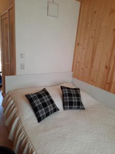 Postel nebo postele na pokoji v ubytování Tiny House Kazbegi + 7 fotografií