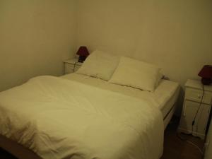 Appartement Châtel, 2 pièces, 4 personnes - FR-1-200-177にあるベッド