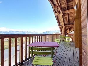 En balkon eller terrasse på Appart. 3 ch, proche pistes, parking privé - FR-1-416-68