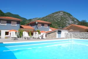 a villa with a swimming pool and a house at Les Terrasses De Castelmerle in Niaux