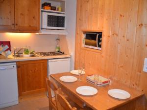 Appartement Les Menuires, 2 pièces, 4 personnes - FR-1-452-155の見取り図または間取り図