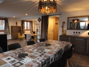 Galeriebild der Unterkunft Chalet rénové, 3 ch, parking, proche commerces - FR-1-416-209 in La Toussuire