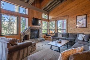 Seating area sa Updated 5 Bedroom 3 bathroom townhome Slopeside at 1849 Condos 671 sleeps 10