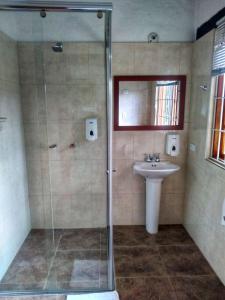 a bathroom with a shower and a sink at Hotel Campestre Franchesca in Tabio