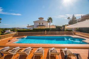 Basen w obiekcie Villa Noa - PlusHolidays lub w pobliżu