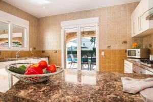 Kuchnia lub aneks kuchenny w obiekcie Villa Noa - PlusHolidays