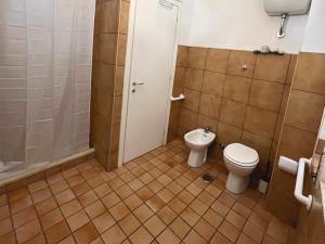 A bathroom at Palazzo Senesi