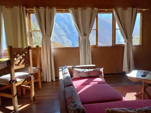 a living room with a couch and some windows at Cabaña Canto del Viento, 4 personas in Horcon