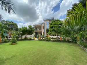 a large yard in front of a house at Kaashi Flora (Modern Suite) in Varanasi