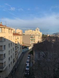 a city with buildings and cars parked on a street at Joli Studio proche quartier Timone Climatisé in Marseille