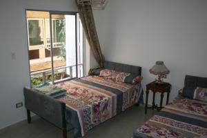 Postel nebo postele na pokoji v ubytování Maamoura Beach 2