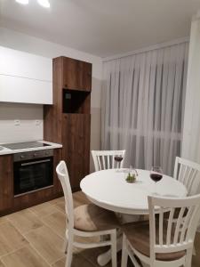 A cozinha ou kitchenette de Apartmani Ćirić Divčibare