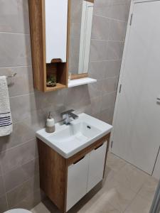 Uma casa de banho em Apartmani Ćirić Divčibare