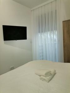 Uma cama ou camas num quarto em Apartmani Ćirić Divčibare