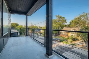 an open balcony with a view of a house at Luxury 5 BDRM Home! Blocks To DT/Riverwalk/Convention Center! in San Antonio