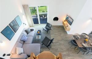 Χώρος καθιστικού στο Beautiful Home In Lembruchdümmer See