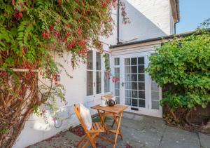 Sodas prie apgyvendinimo įstaigos Rest Cottage