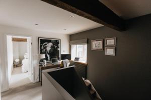 Лоби или рецепция в BIRDS EDGE COTTAGE - Luxury 2 Bedroom Cottage with Amazing Views, Near Holmfirth in Yorkshire